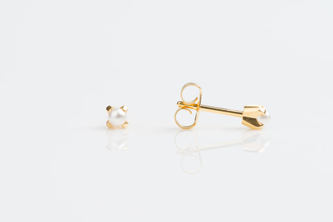 TINY TIPS GOLD PLATED TIFF. 3MM WHITE PEARL